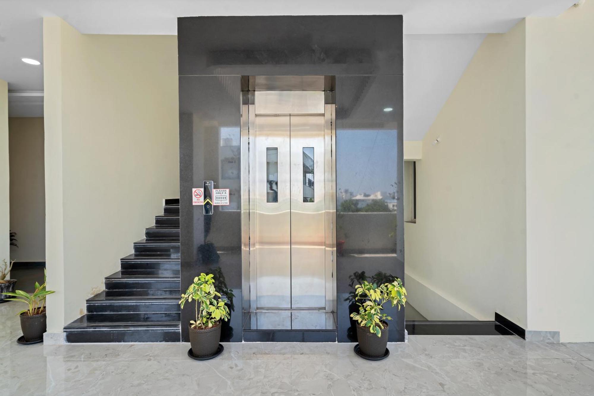 Khammam Hotel Sky Land מראה חיצוני תמונה