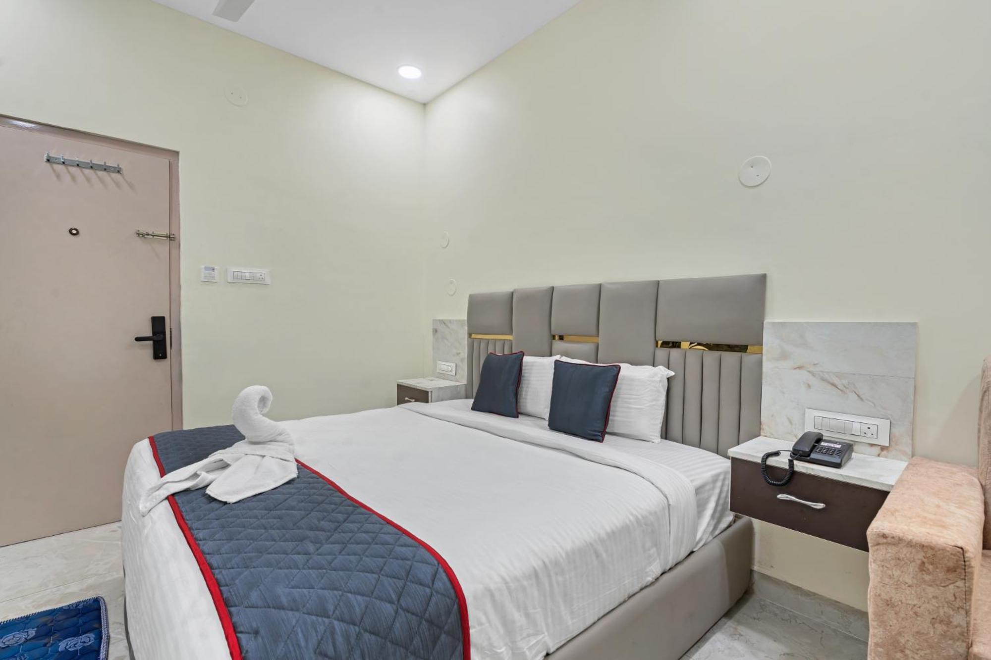 Khammam Hotel Sky Land מראה חיצוני תמונה